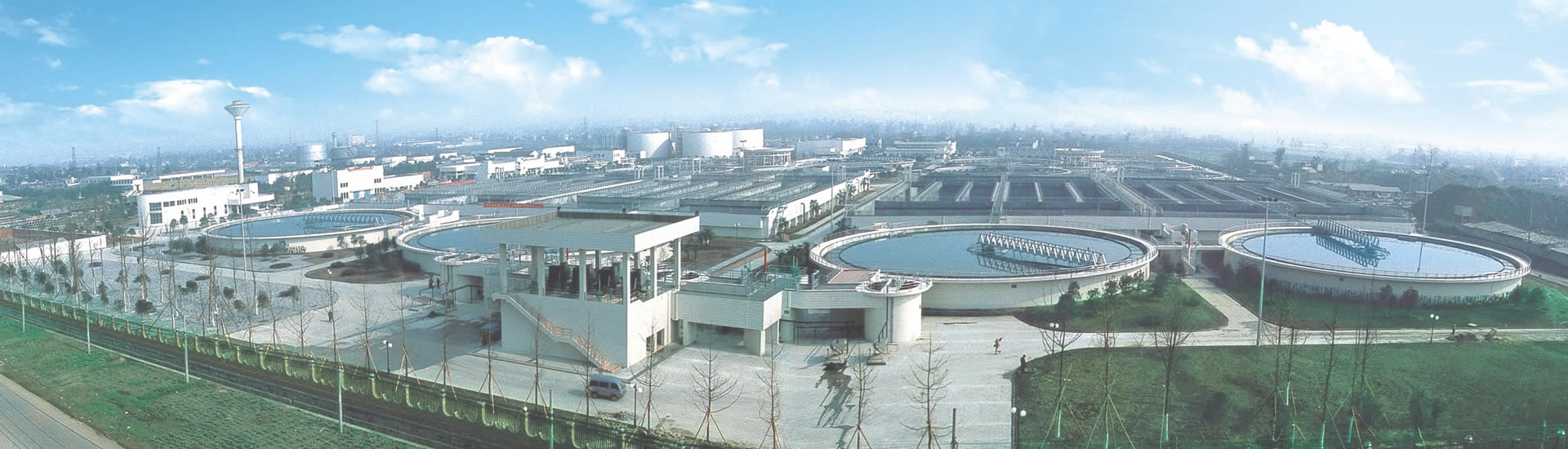 厚德載物，團結拼博